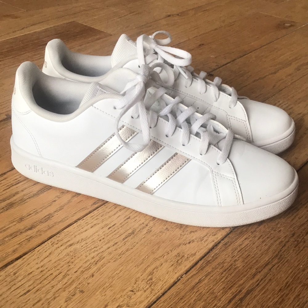 Adidas Grand Court White Sneakers with metallic stripe